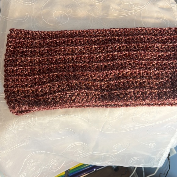 Handmade Crochet Woman/Girls Beanie and Infinity Scarf Set NEW - Picture 6 of 7